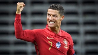 Cristiano Ronaldo yujuje miliyoni 300 z’abamukurikira kuri Instagram, akomeza guhiga ibindi byamamare ku Isi: 10 ba mbere
