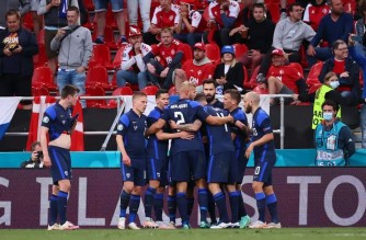 Euro 2020: Finland yatsinze Danemark mu mukino wari wasubitswe ugasubukurwa nyuma y’amasaha 2 - AMAFOTO