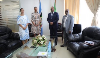 Tanzania: Minisitiri Mbarouk Nasser ushinzwe EAC yakiriye mu biro bye Miss Mutesi Jolly
