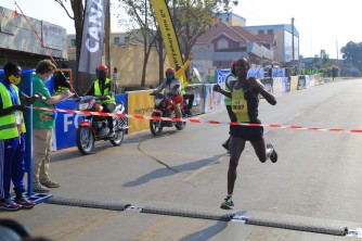 International Peace Marathon: Nimubona Yves ukinira APR ni we wegukanye Half Marathon, mu bagore Yankurije Marthe na we arayobora