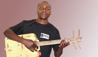 Iyamuremye Israel ucuranga gitari yo mu kidomoro yasohoye indirimbo yamumenyekanishije kuri murandasi-VIDEO