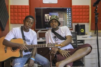 Nyuma yo gukorera abandi Iyzo Pro yashinze ‘Wave Records’ studio y’udushya izanateza imbere abahanzi-AMAFOTO -VIDEO