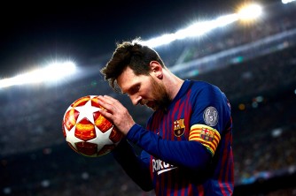 Barcelona: Messi agomba kuba 'Nkore bandebereho' ku kibazo cy'imishahara