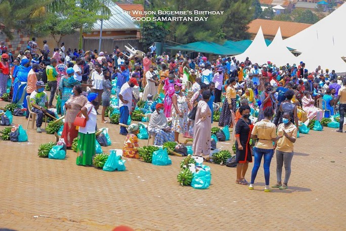 Pastor Bugembe yizihije isabukuru mu buryo bu... - #rwanda #RwOT