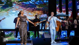 Bahuye mu 2019 amubera umubyeyi: Gahongayire yafashije Emmy Vox gukabya inzozi aririmba muri Iwacu Muzika Festival