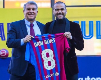 Dani Alves yahawe nimero yambawe na Iniesta muri FC Barcelona – AMAFOTO