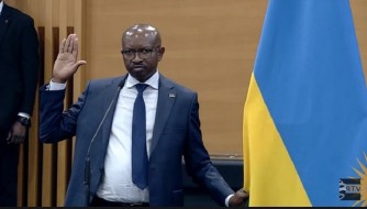 Perezida Paul Kagame yakiriye indahiro ya Minisitiri mushya wa Minisiteri y'Umutekano, Alfred Gasana