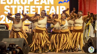 Ibirori bya European Street Fair Byaranzwe n'imbyino gakondo