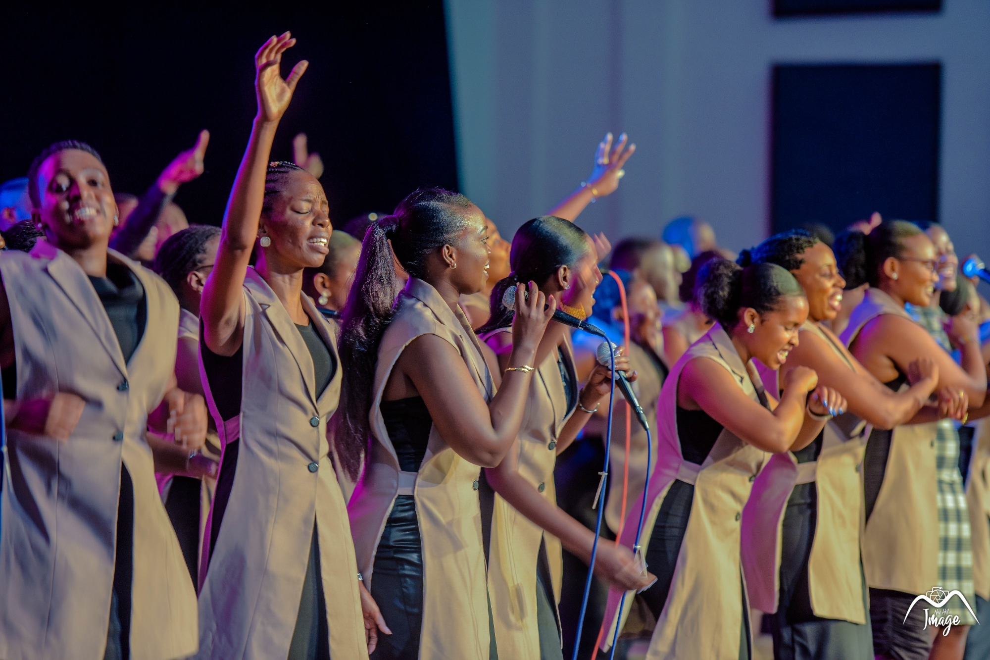 Shalom Worship Team ishyigikiwe bikomeye na R... - #rwanda #RwOT