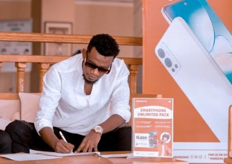 Rocky Kimomo yiyongereye mu bagiye kumenyekanisha ipaki nshya ya interineti ‘Smart Phone Unlimited' ya Mango 4G