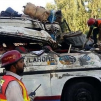 Pakistan: Abantu 41 bapfiriye mu mpanuka ya Bus abandi   10 bapfira mu mpanuka y'ubwato 
