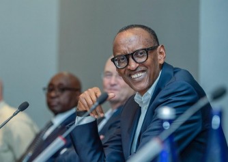 Perezida Kagame yujuje abamukurikira miliyoni 3 kuri Twitter nyuma yo guca agahigo kuri Instagram