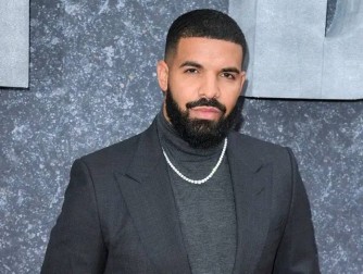 Drake yicujije kuririmba ku bakobwa bakundanye mbere yo kuba umusitari