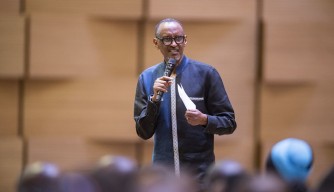 Hari indimi bivugira! Perezida Kagame yakebuye ‘abasitari' bagoreka Ikinyarwanda