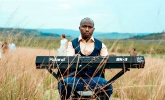 Mahoro Isaac yashyize hanze amashusho y'indirimbo "Nyigisha" isemuwe mu rurimi rw'Amarenga-VIDEO