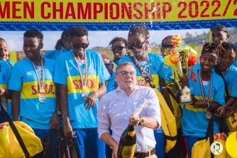 Rayon Sports WFC yeretse igikombe abafana bayo, umuyobozi wa SKOL yiha umuhigo - AMAFOTO 