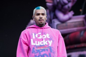 Chris Brown ari gushakishwa mu Bwongereza