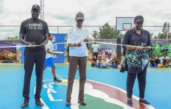 Perezida Kagame ari kumwe na Madamu bafunguye ikibuga cya Basketball cya Kimironko  