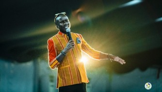 Daniel Omara yataramye, avuga impamvu yaretse kuba umwarimu; Rusine na Mushiki we barigaragaza- AMAFOTO