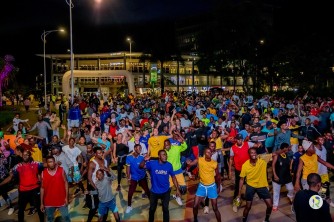 Liberation Day Night Run yitabiriwe n'ingeri zose, abana bahacana umucyo - AMAFOTO