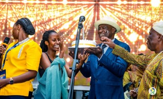 Makanyaga yizihije Yubile y’imyaka 50, ahabwa impano mu gitaramo cyahuriranye no kwizihiza #Kwibohora29-AMAFOTO+VIDEO