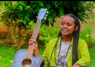 Christy wateye umugongo indirimbo z'urukundo yiyambaje Rugira mu ndirimbo nshya “Nkore iki?”-VIDEO