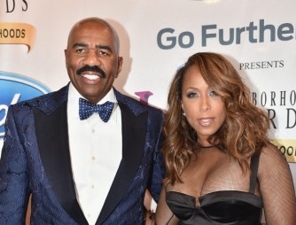 Steve Harvey yahakanye ibyavugwaga ko umugore we yaryamanye n'umurinzi wabo