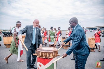 Perezida wa FIFA na Arsène Wenger bageze mu Burundi - AMAFOTO