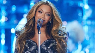 Beyonce ushinjwa kwitukuza yakingiwe ikibaba na nyina