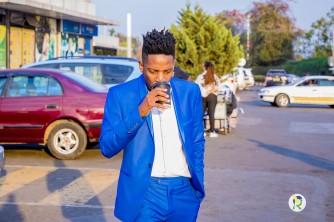 Akoresha izina rye afasha abakene! Eric Omondi yafashije undi mwana wari urwaye impyiko 