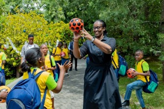 Amashusho ya Madamu Jeannette Kagame akina n'abana akomeje kunyura benshi