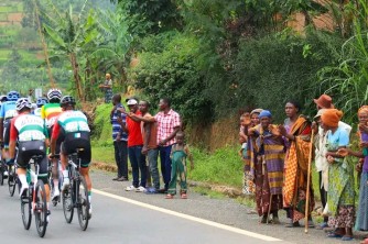 Gatsibo: Abatuye mu cyaro bihereye ijisho Tour du Rwanda 2024 bacyeza Perezida Kagame  