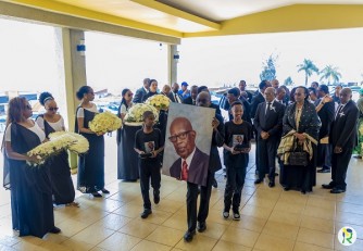 Pastor Ezra Mpyisi yashyinguwe mu cyubahiro, Bibiliya zitangwa ku bwinshi - AMAFOTO+ VIDEO