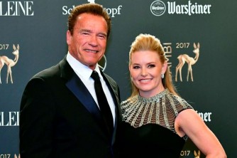 Arnold Schwarzenegger yasubije abamunenga gukundana n'umugore arusha imyaka 27