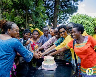 Mubereye gukundwa no guseka! Abagore 51 bafashwa n’Abubatsi b’Amahoro basangiye Umunsi w’Abagore bafata ingamba nshya - AMAFOTO