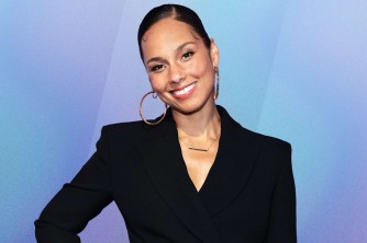 Umwana w’imyaka 12 yatse ubufasha, Alicia Keys yitanga arenga Miliyari 60 Frw ku kigo yizemo 