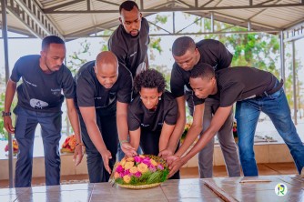 Yatanze Mituweli 500! Tecno yunamiye inzirakarengane zazize Jenoside yakorewe Abatutsi, yifatanya na Our Past mu Kwibuka30 - AMAFOTO