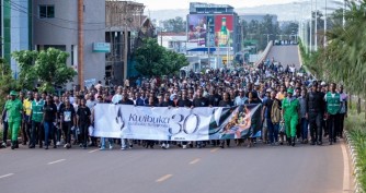 Kwibuka30: Hakozwe urugendo rwo Kwibuka rwerekeje ku Rwibutso rwa Jenoside rwa Nyanza ya Kicukiro-AMAFOTO