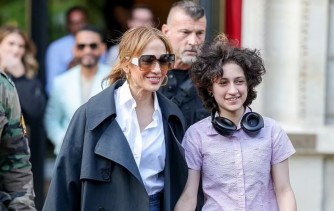 Jennifer Lopez n'umukobwa we bagize ibihe byiza ubwo basuraga inzu ndangamurage i Paris 