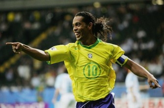 Ronaldinho yasobanuye iby'amagambo yatangaje asebya ikipe ya Brazil