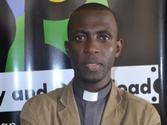 Umuraperi Rev. Kayumba Fraterne yakoze mu nganzo avuga ibigwi Perezida Kagame - VIDEO