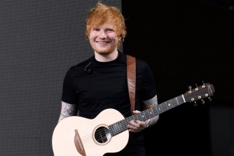 Ed Sheeran yanikiriye abahanzi bo mu Bwongereza