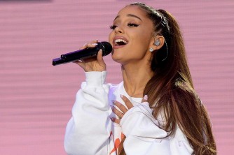 Ariana Grande yagaragaje aho ahagaze hagati ya  Kamala Harris na Donald Trump