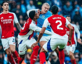 Arsenal y'abakinnyi 10 yihambiye kuri Manchester City akagozi gacika ku isegonda rya nyuma