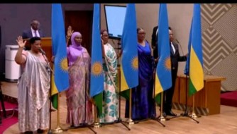 Perezida Kagame yakiriye indahiro z'Abasenateri 