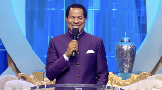 Satani azarira- Pastor Chris Oyakhilome agiye kubaka urusengero rujyamo abantu 100,000