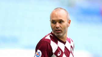 Andeas Iniesta yarinze asezera umupira w'amaguru atarabona ikarita itukura