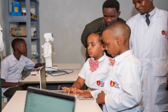 Imaramatsiko kuri laboratwari mu by’ikoranabuhanga rya ‘robots’ yuzuye itwaye miliyoni 100 Frw mu Rwanda