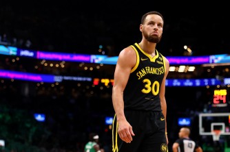 NBA: Steph Curry yakuyeho agahigo ka Barkley ubwo Warriors batsindaga Celtics