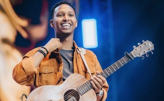 Nahagiriye umugisha- Israel Mbonyi ku gitaramo kindi ategerejwemo muri Kenya